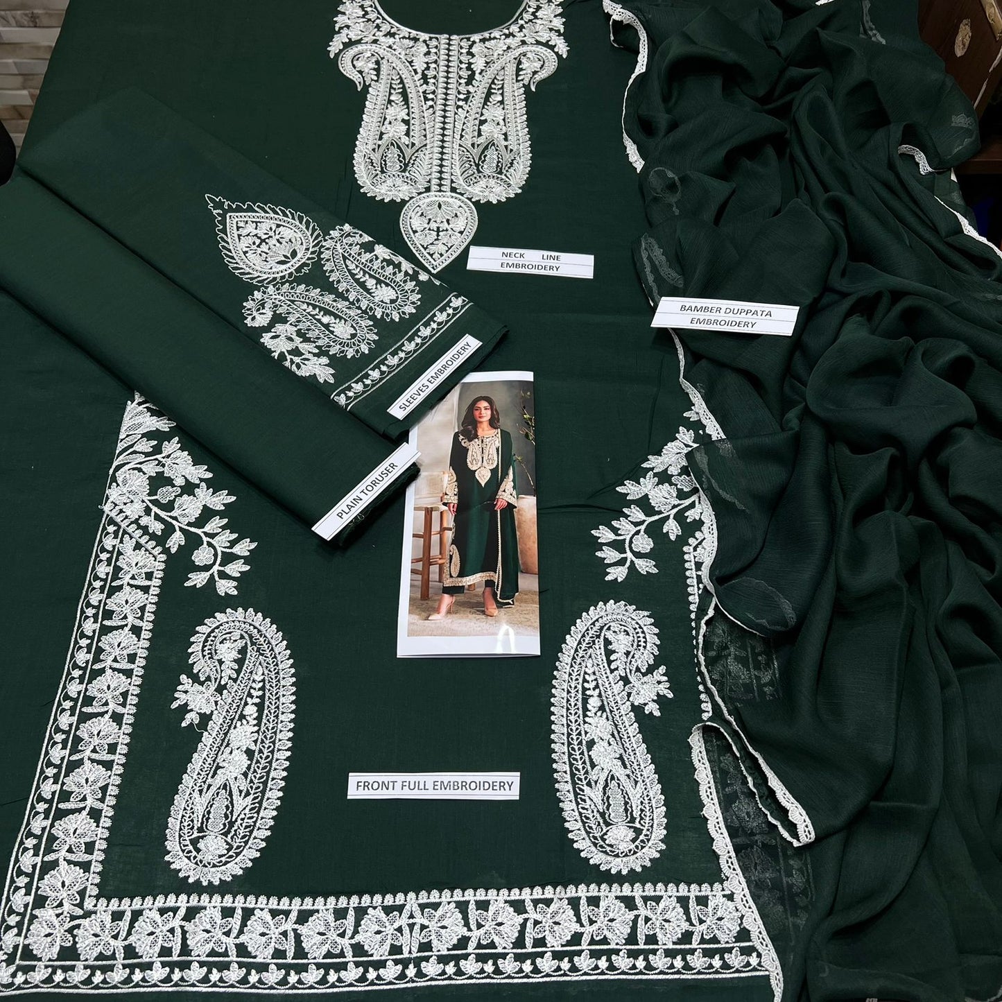 Aleena Amir Luxury Lawn 3PC