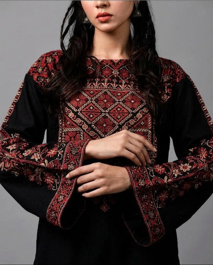 Umzy Embroidered Lawn 2-Piece Suit