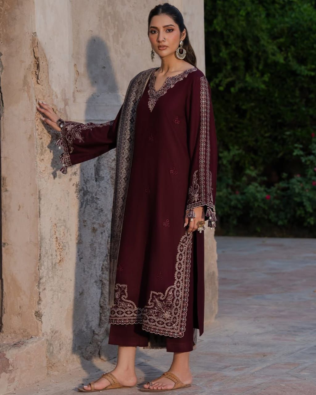 IZEL Embroidered Lawn Premium 3PC Suit