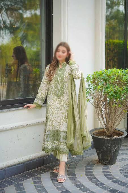 Aneela’s Premium 3PC Lawn & Chiffon Suit