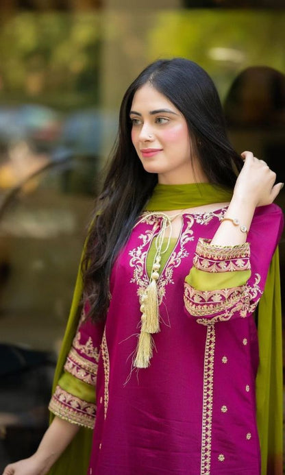 OMAL by KOMAL Embroidered Lawn Collection
