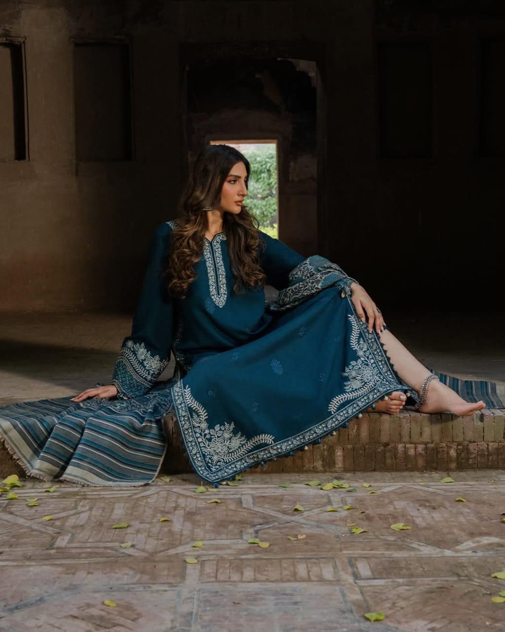 IZEL Lawn 3PC Suit Heavy Embroidery