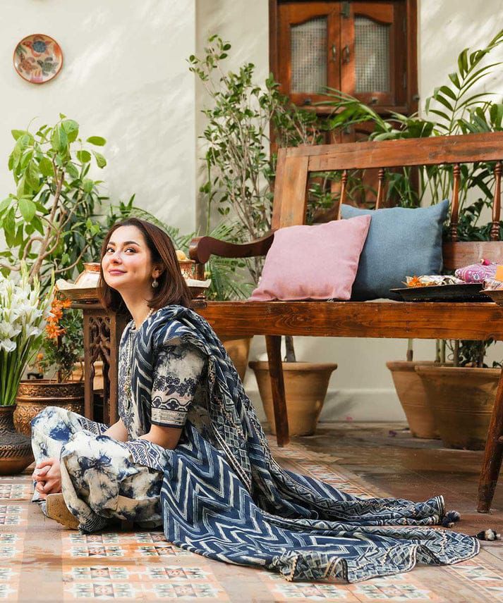 SAPPHIRE Premium Printed Lawn Suit with Chiffon Dupatta